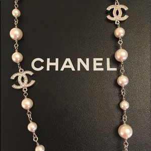 CHANEL Signature CC Pearl with Rhinestone necklace